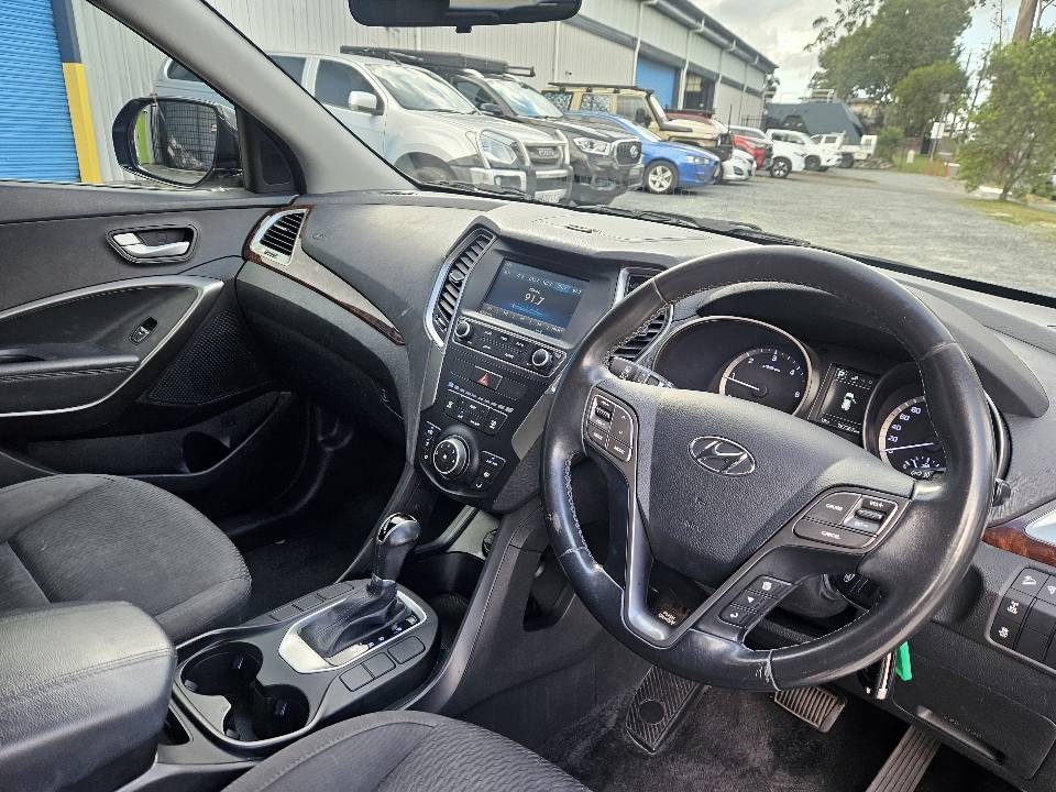 2016 Hyundai Santa Fe  auto low kms 7 seats easy finance 14.jpg